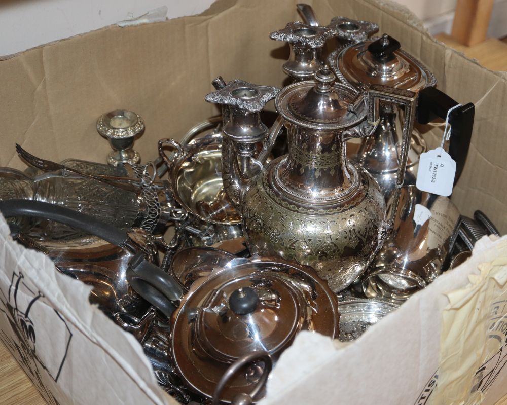 A collection of plated tablewares,